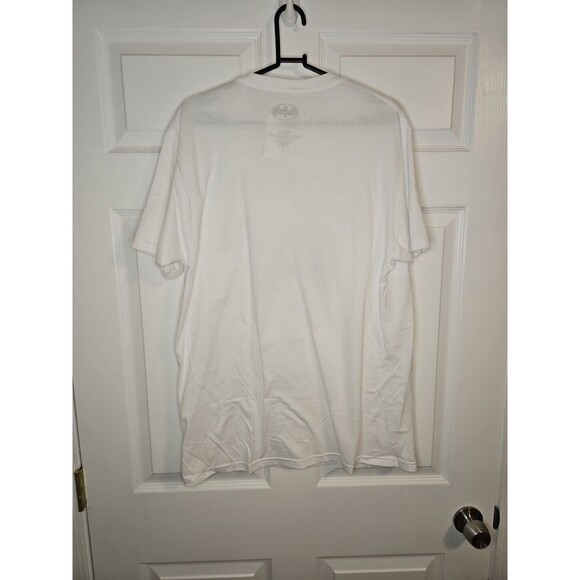 NWT Batman T Shirt Mens Large White Short Sleeve DC Classics Retro Logo Graphic - Picture 3 of 3